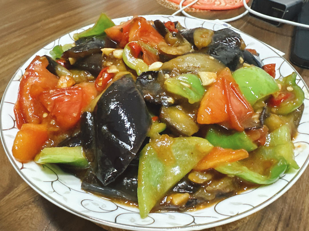 红烧茄子（佐西红柿尖椒）
