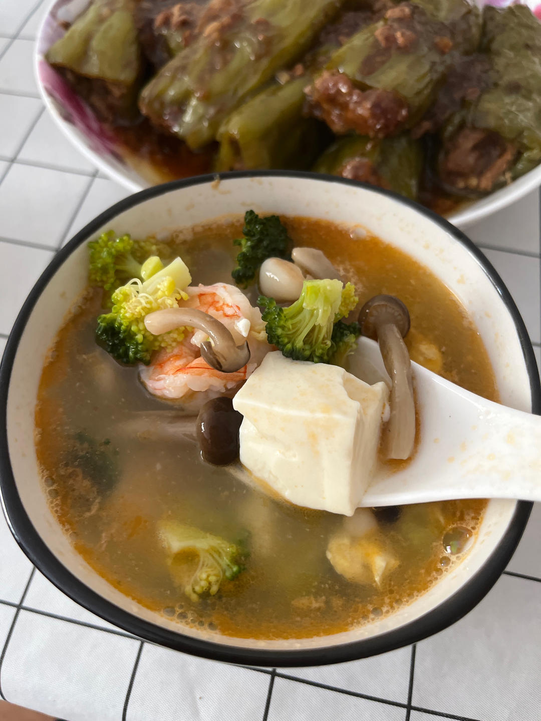 豆腐鲜虾菇菌汤