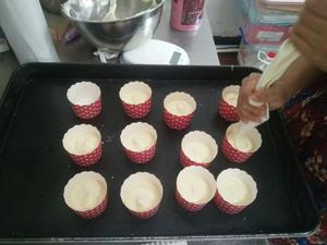海绵纸杯蛋糕的做法 步骤6