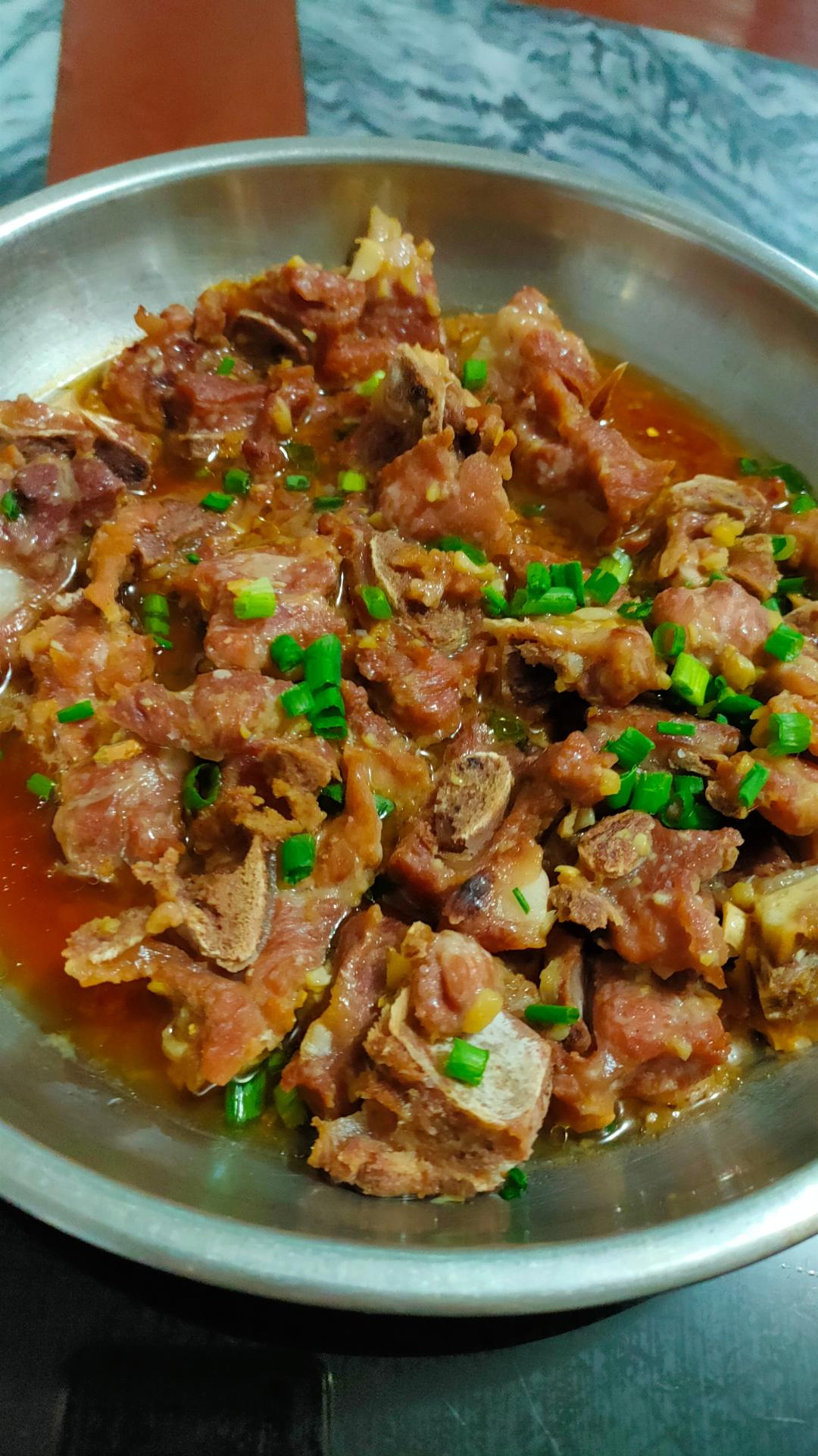 排骨怎么蒸才嫩？第一步先焯水就错了，记住这个窍门排骨嫩滑多汁