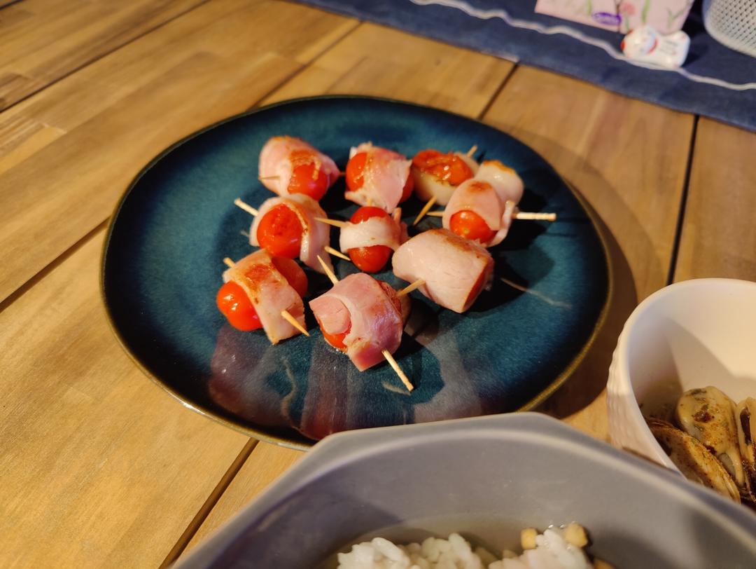 《深夜食堂》里的培根番茄卷