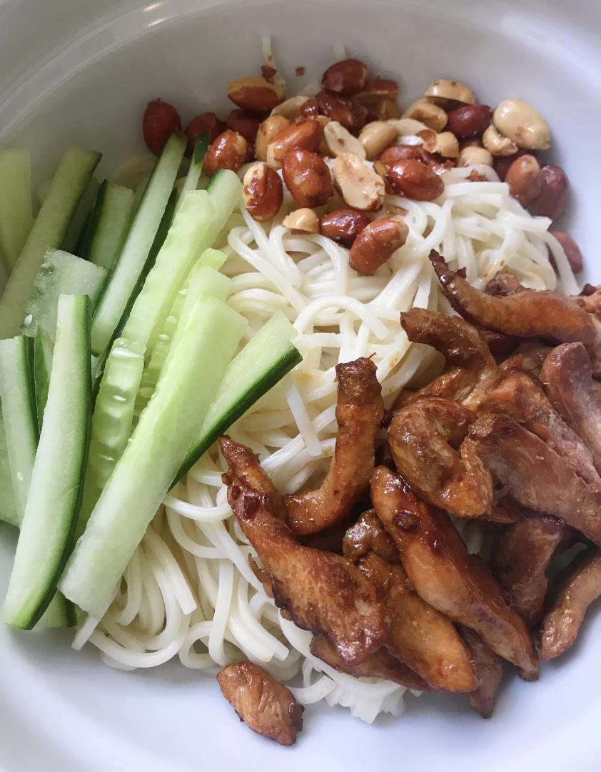拌一盘光一盘，超级好吃的麻酱鸡丝拌面