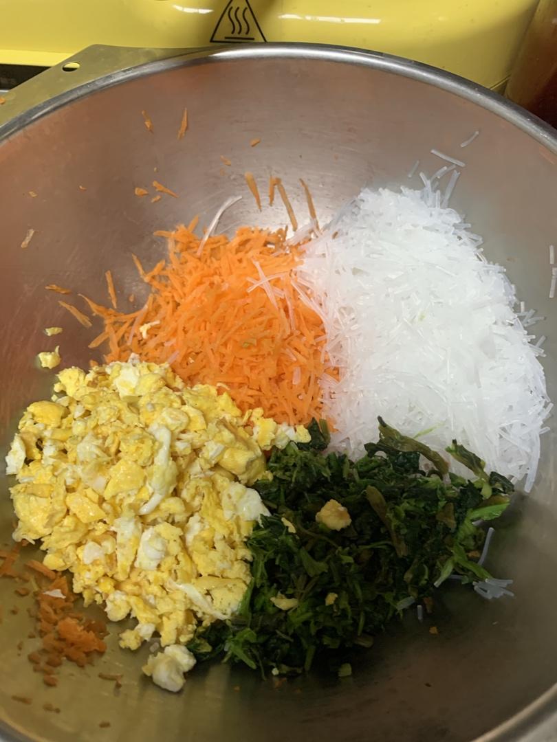 菠菜玉米面团子