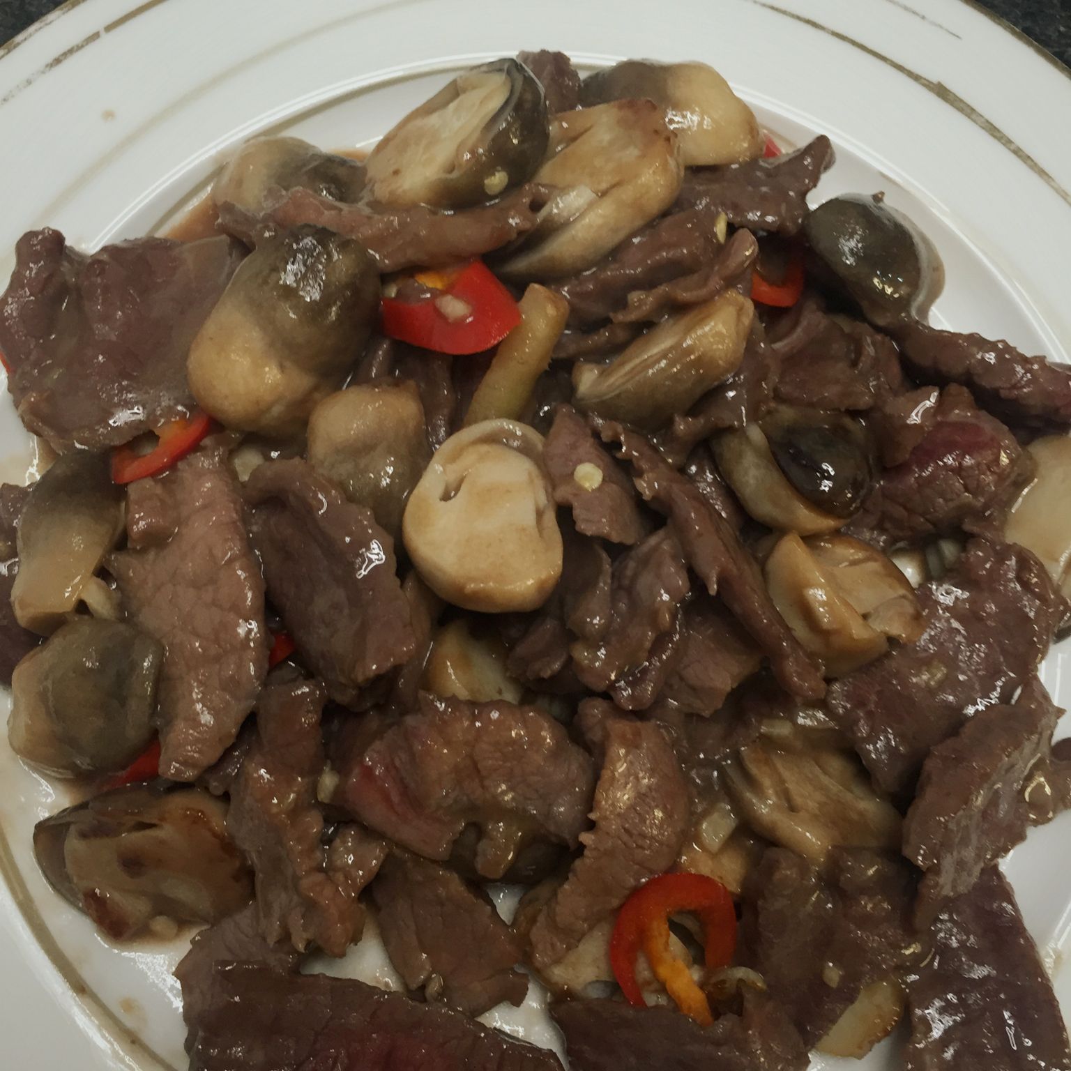 蚝油草菇滑炒牛肉