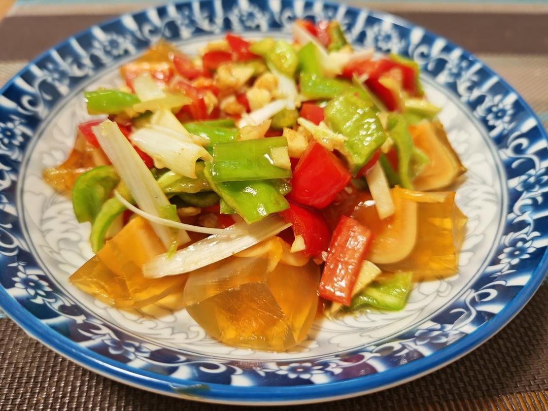 凉拌皮蛋 好吃到汤汁都不放过