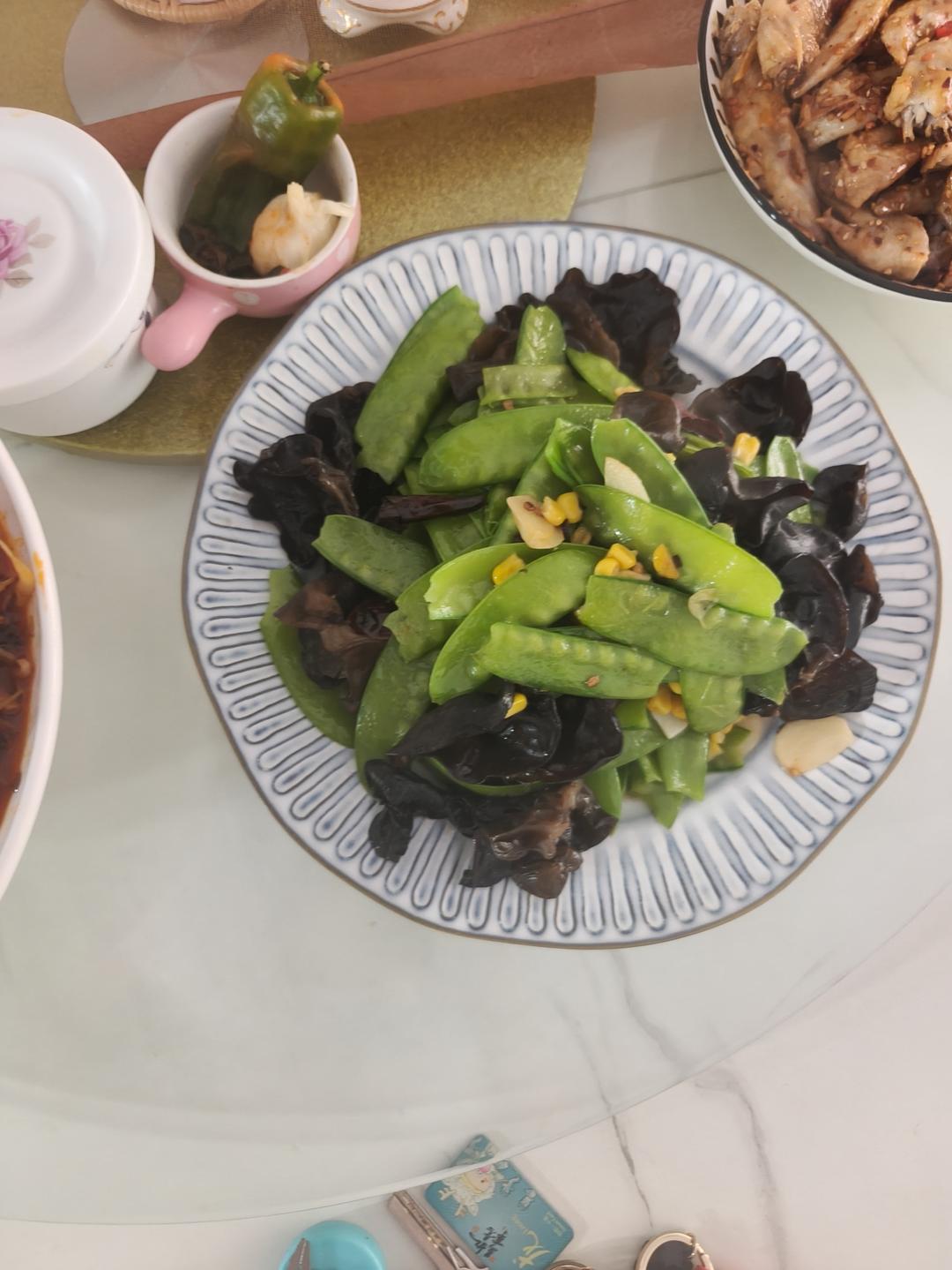 荷兰豆炒木耳