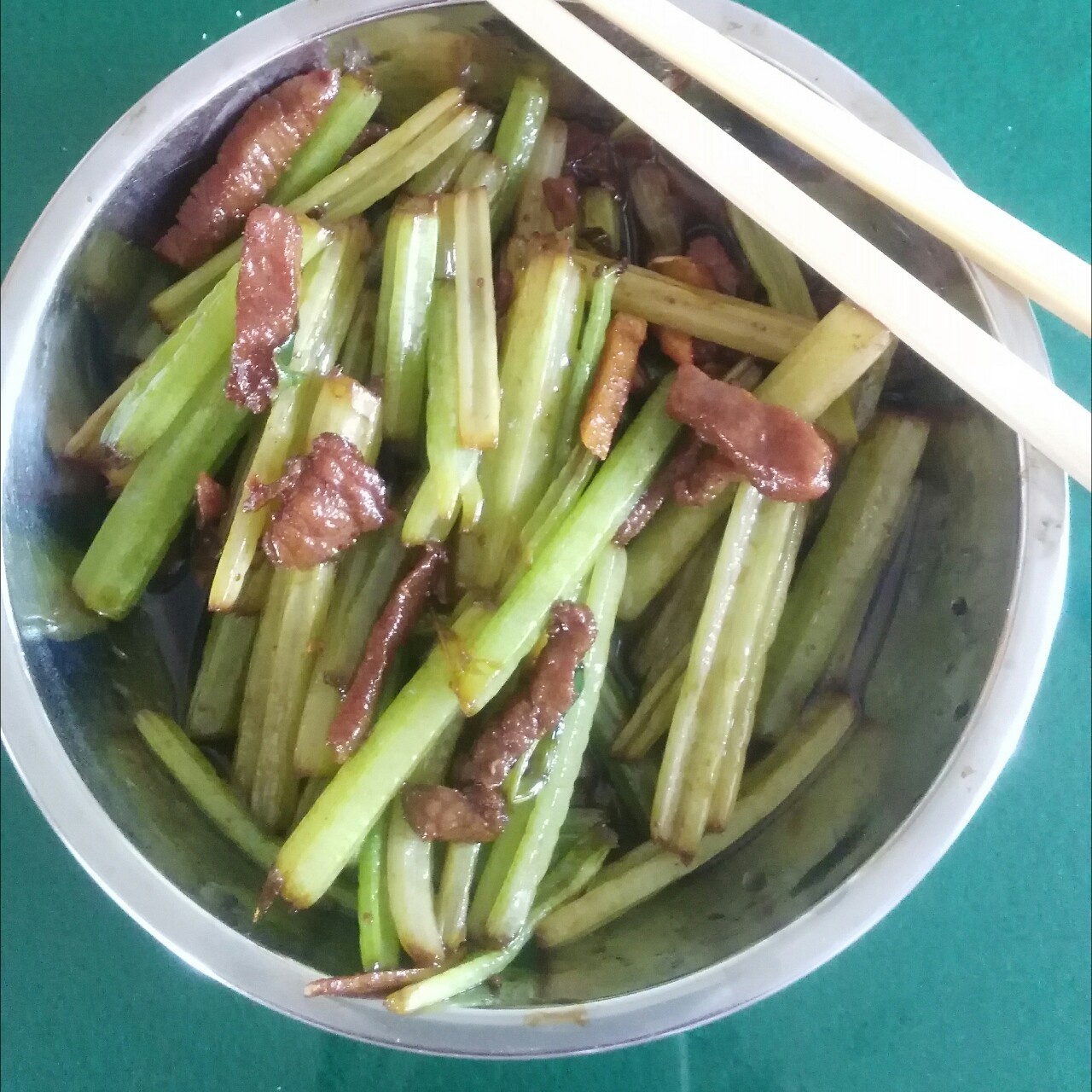 芹菜炒肉