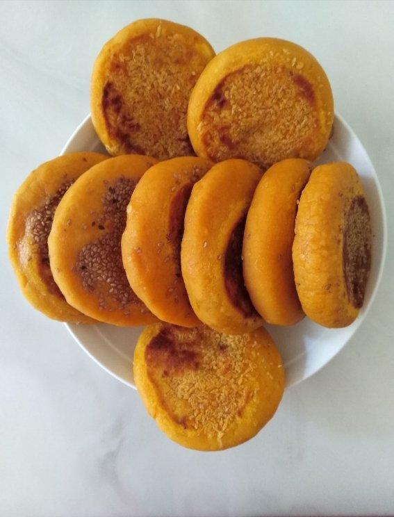 一口爆浆的南瓜饼