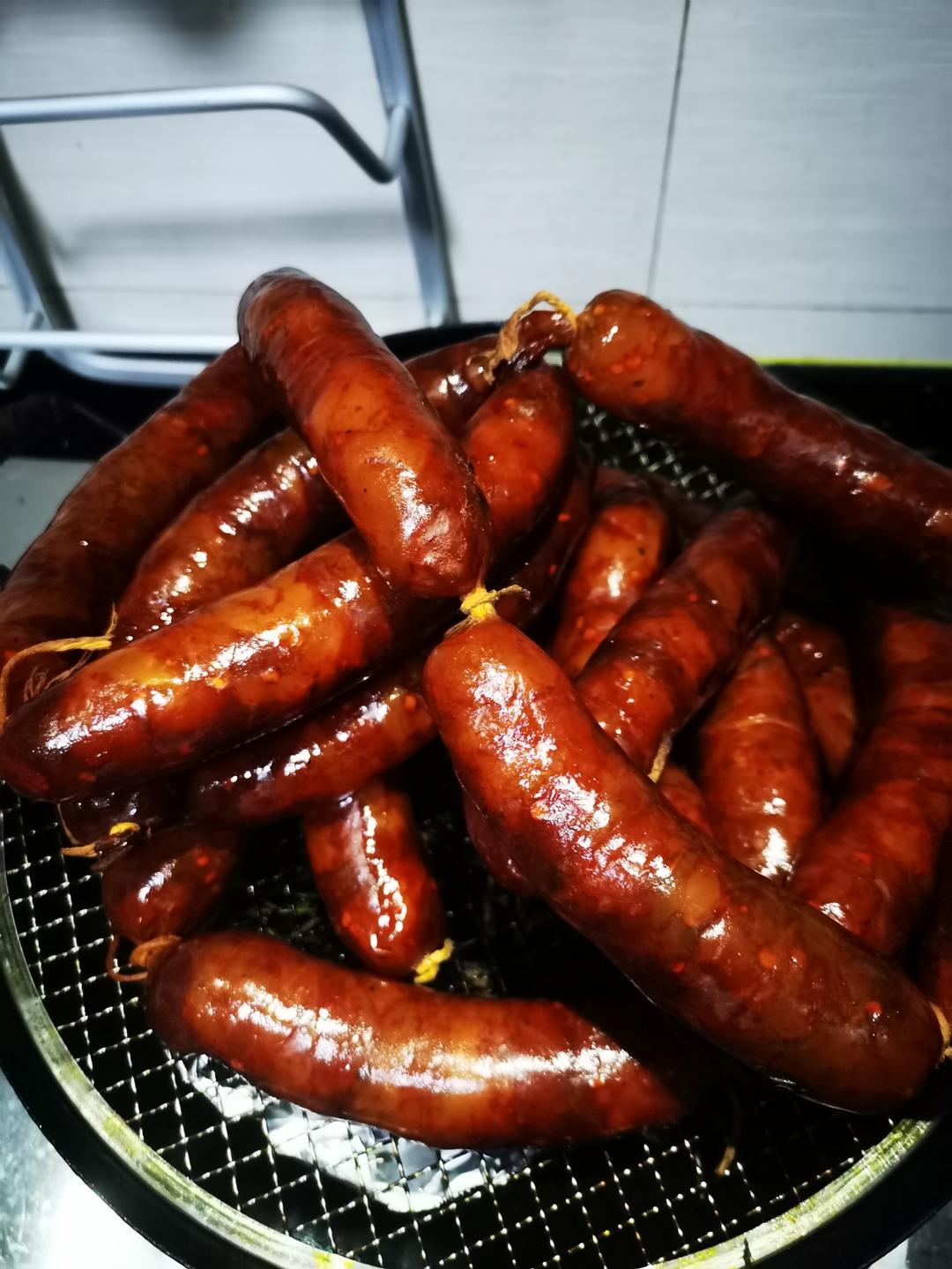 家用铁锅熏香肠