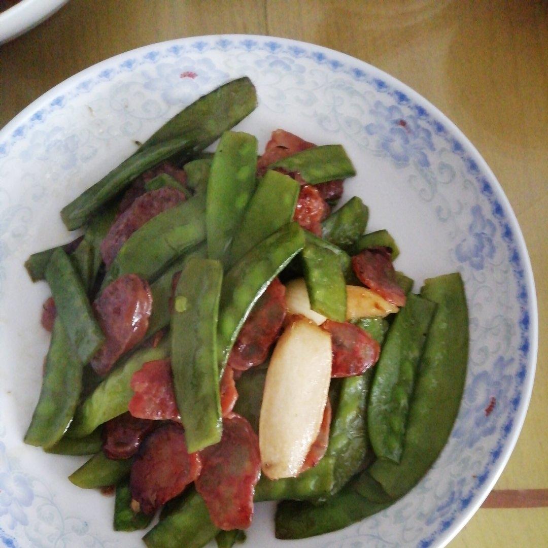 超脆爽的荷兰豆炒香肠