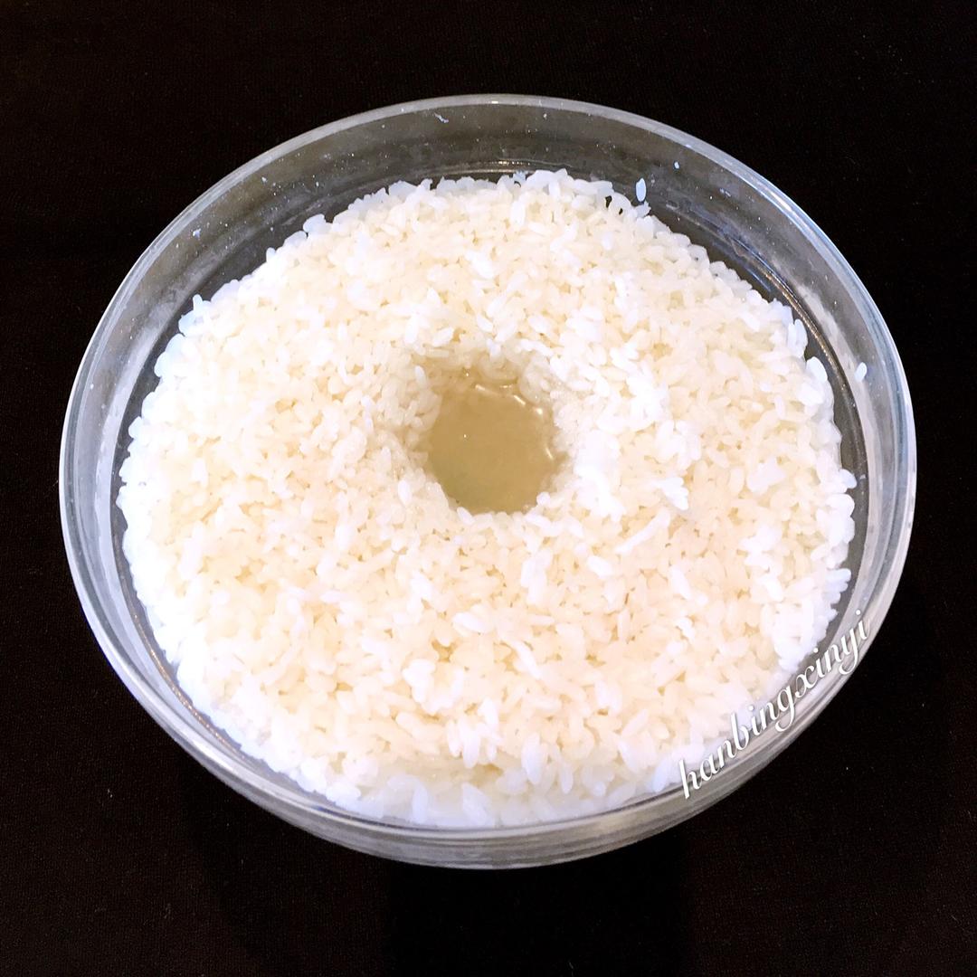 自制醪糟  一斤江米用净化水泡24小时 上锅蒸了45分钟 酒曲加