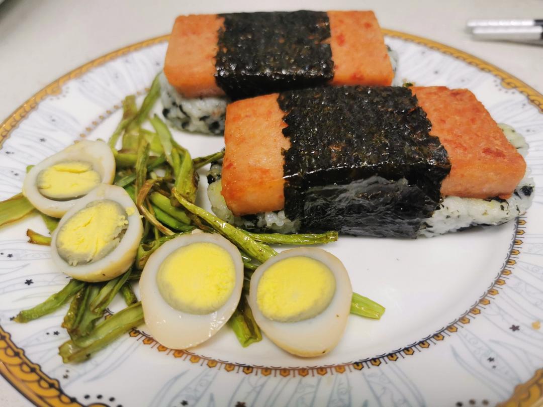 20秒学会超好看又好吃的午餐肉饭团，打工人早餐必备