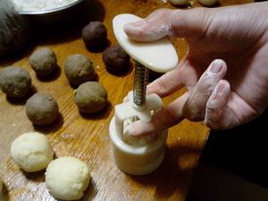 红豆沙冰皮月饼的做法 步骤14