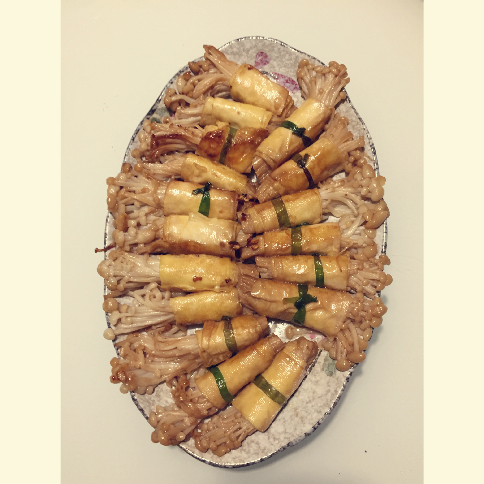 豆皮卷金针菇