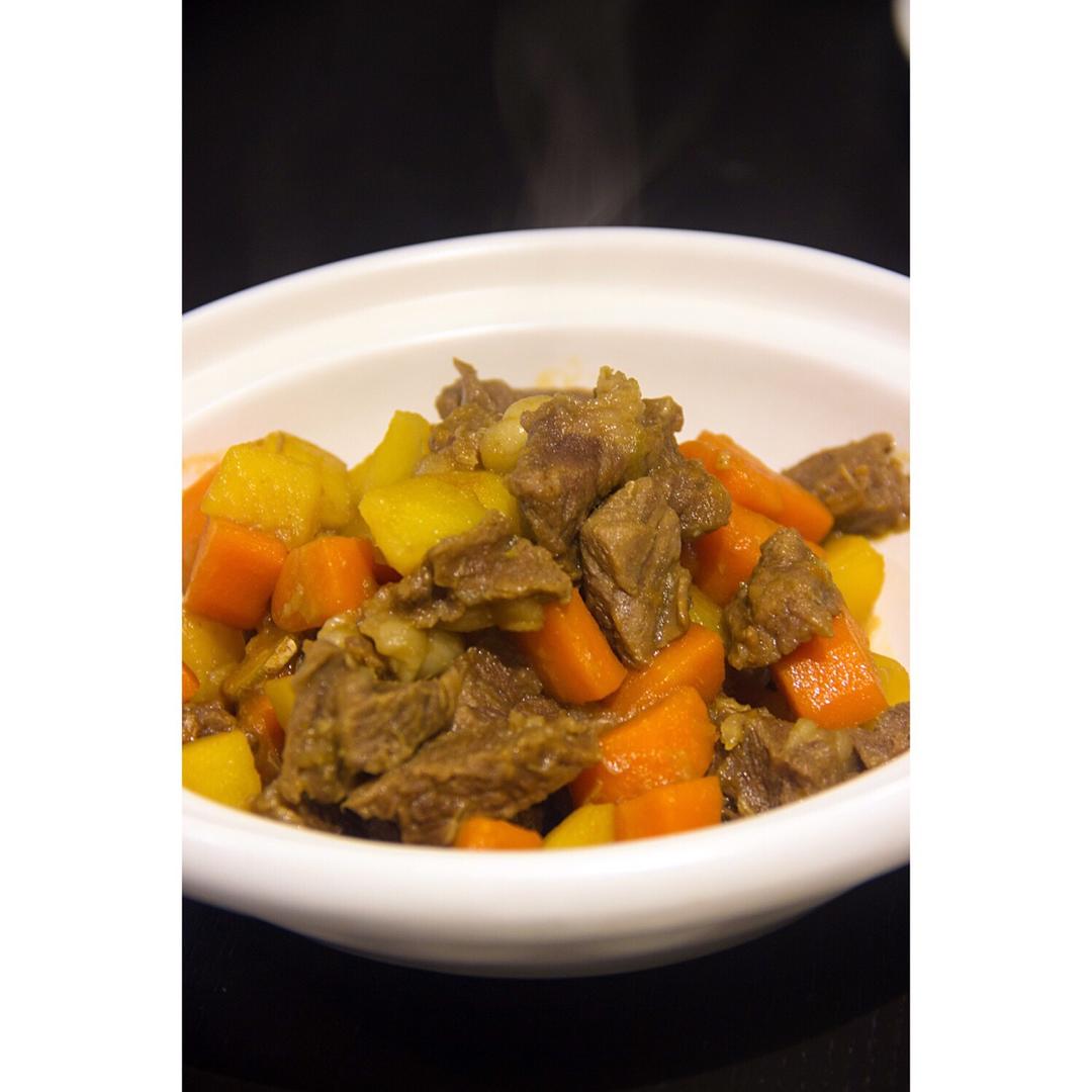 胡萝卜土豆烧牛腩