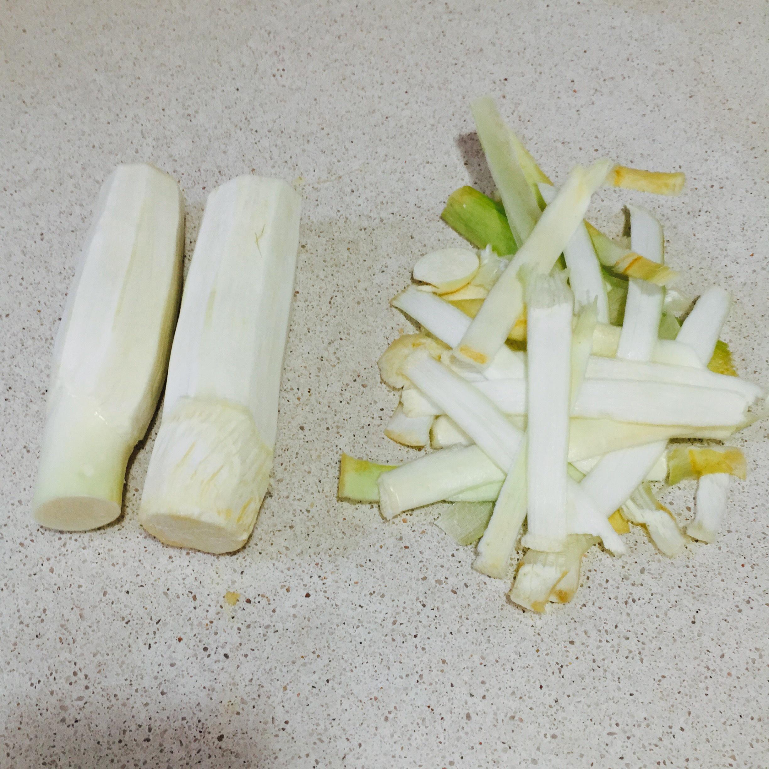 果蔬茭白的做法 步骤1