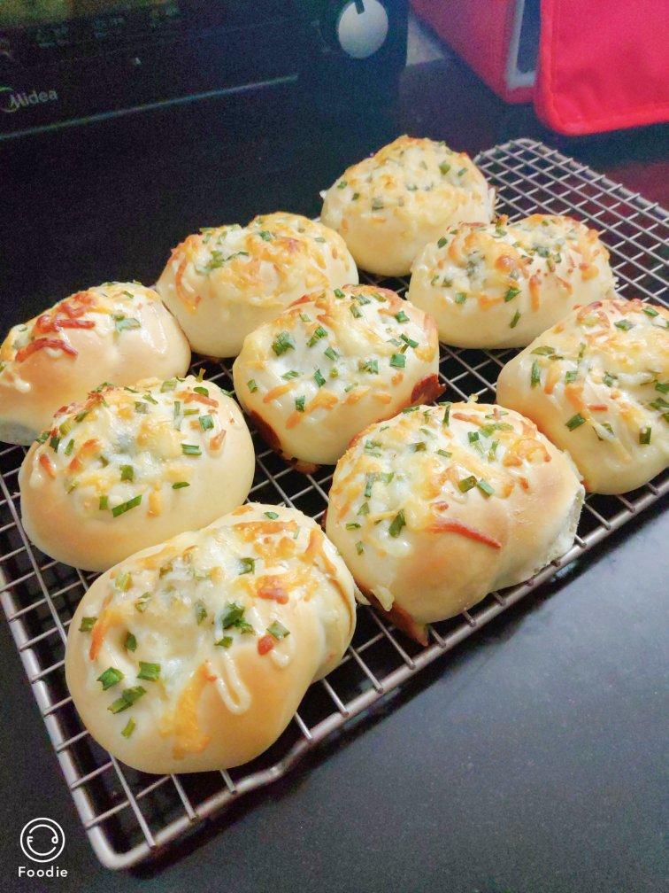 芝士火腿肉松香葱面包