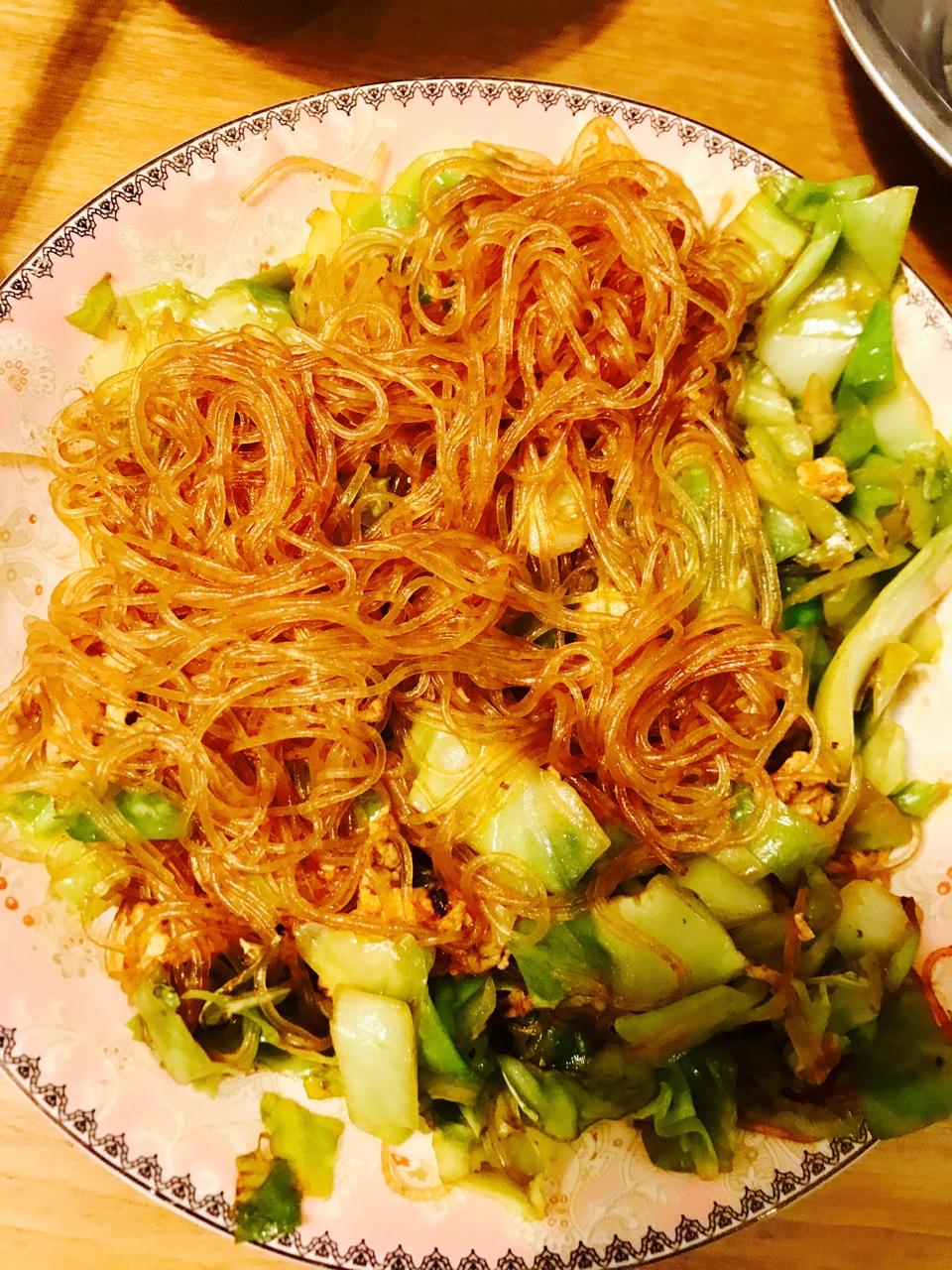包菜粉丝炒鸡蛋