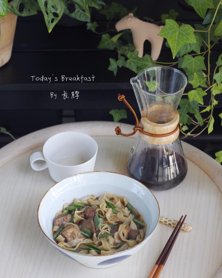 长脖，起床吃早饭