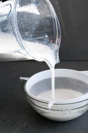 自家制新鲜椰奶的两种方法比较的做法 步骤6