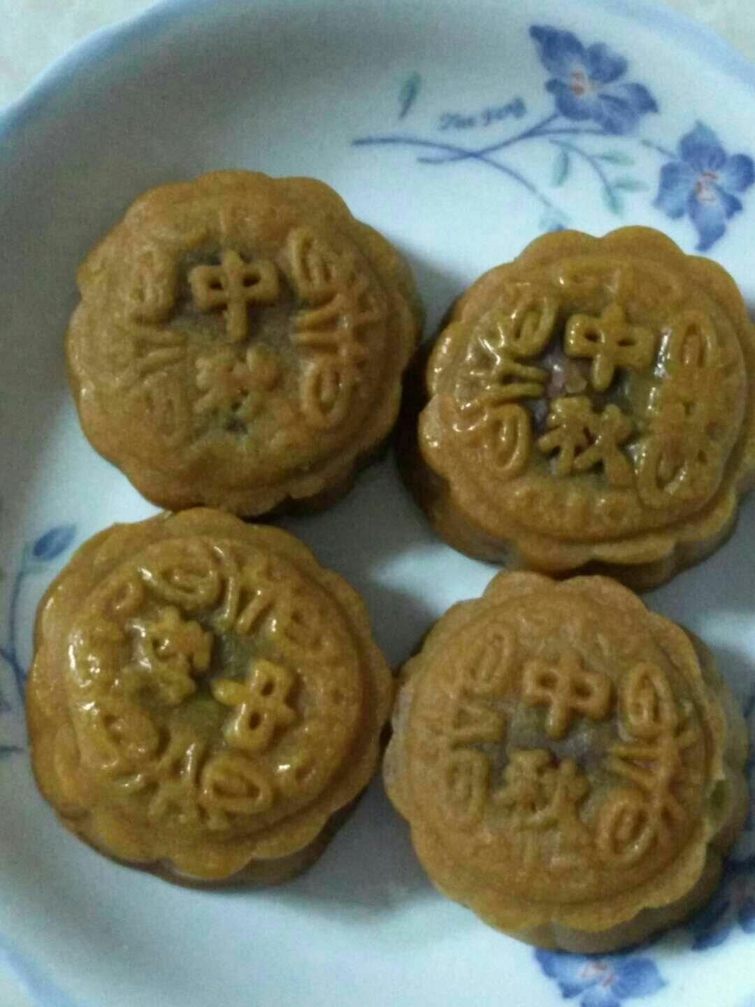 广式月饼—蛋黄莲蓉月饼