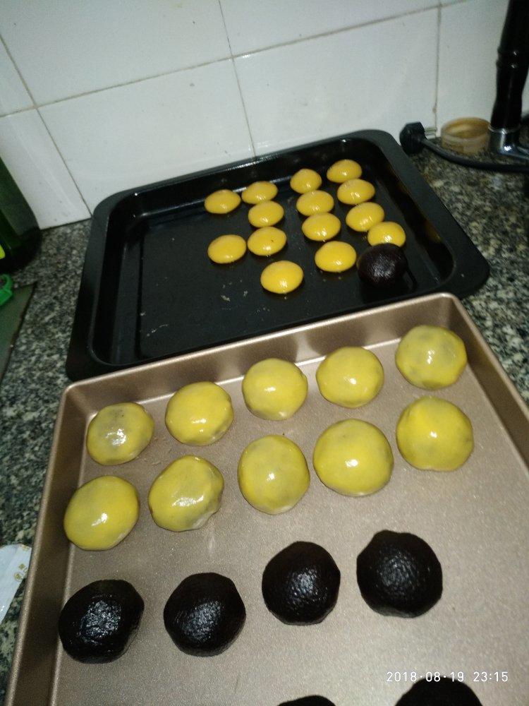 广式月饼——蛋黄莲蓉月饼