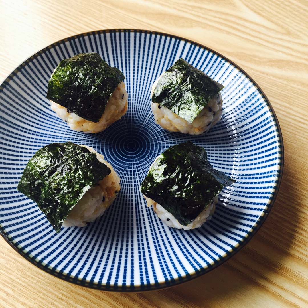 海苔肉松饭团
