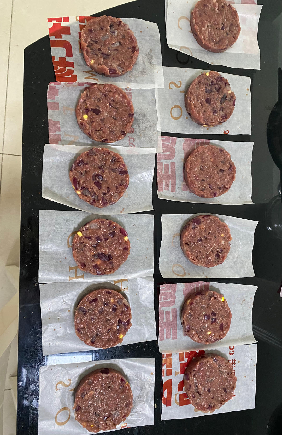 爆汁的牛肉汉堡肉饼