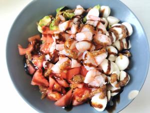 马苏里拉西红柿牛油果沙拉～健康又方便的做法 步骤4