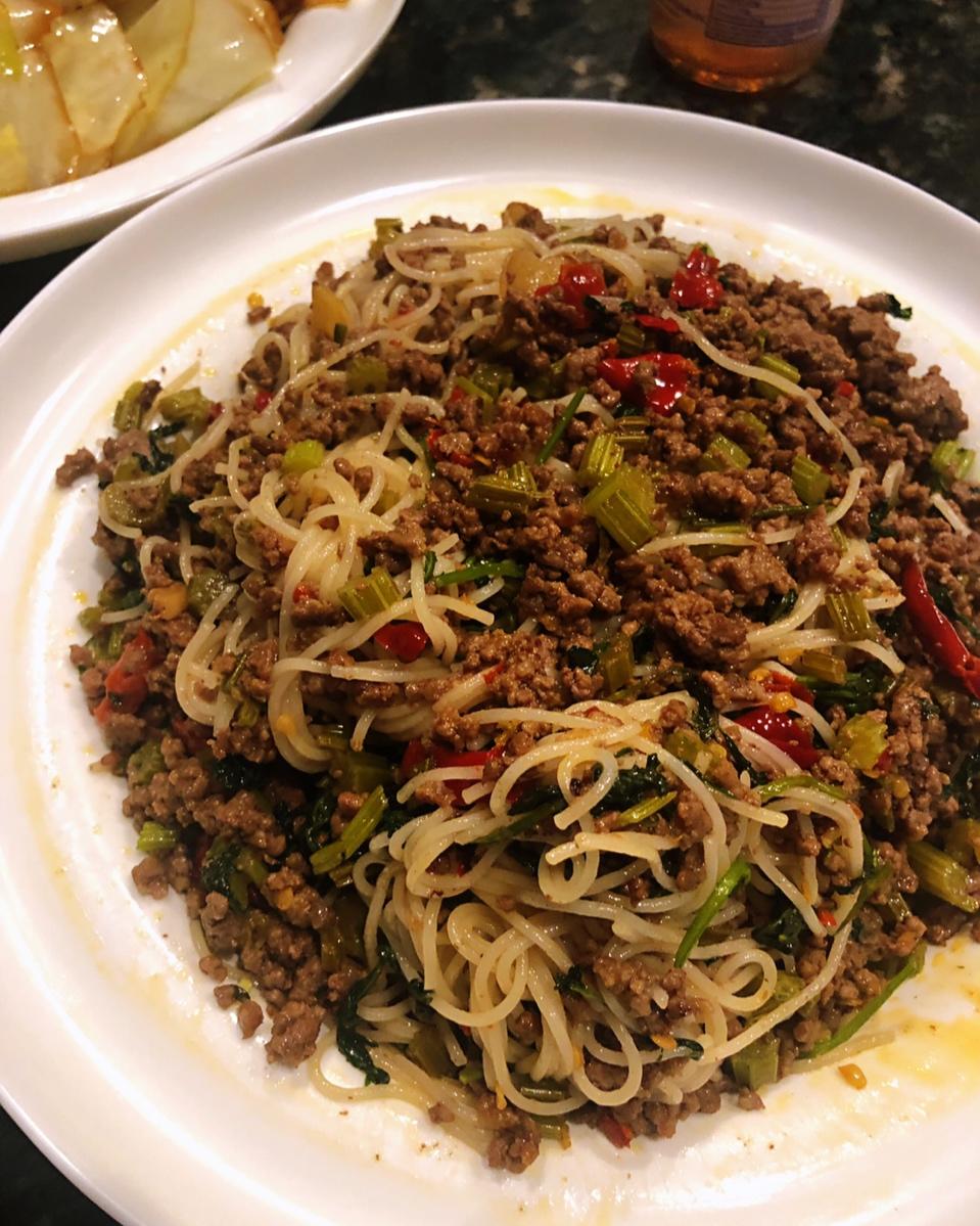 芹菜牛肉末「下饭神器」