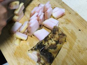 黄花菜菌类炒腊肉🥢的做法 步骤1