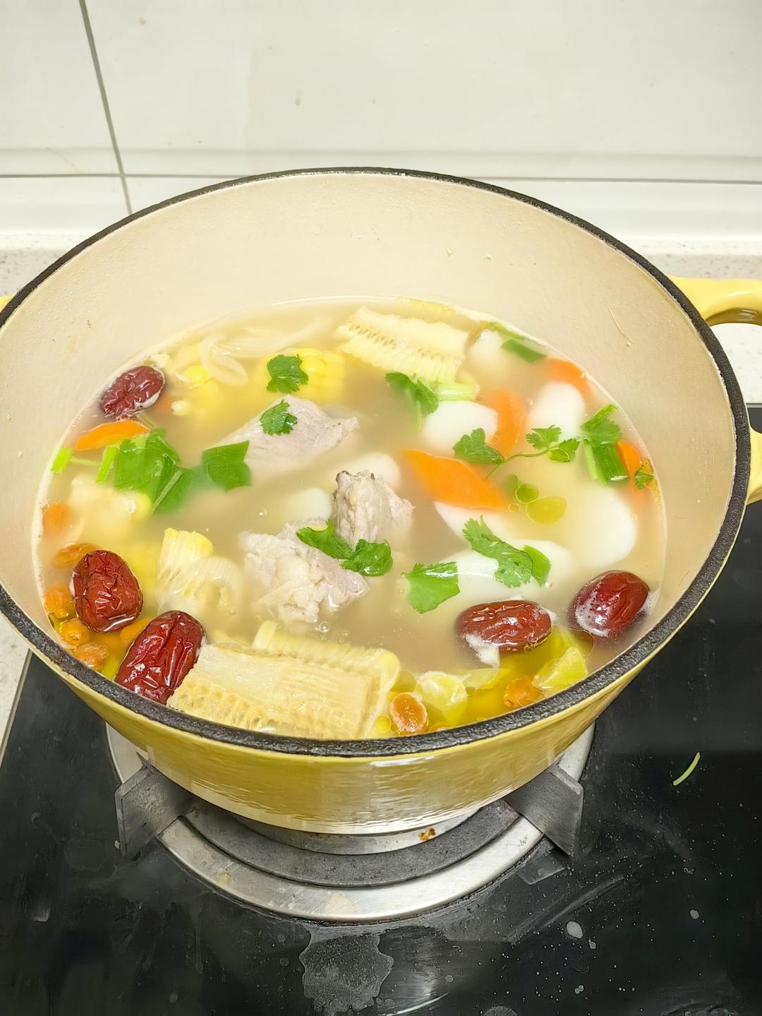连吃三碗的玉米山药排骨汤