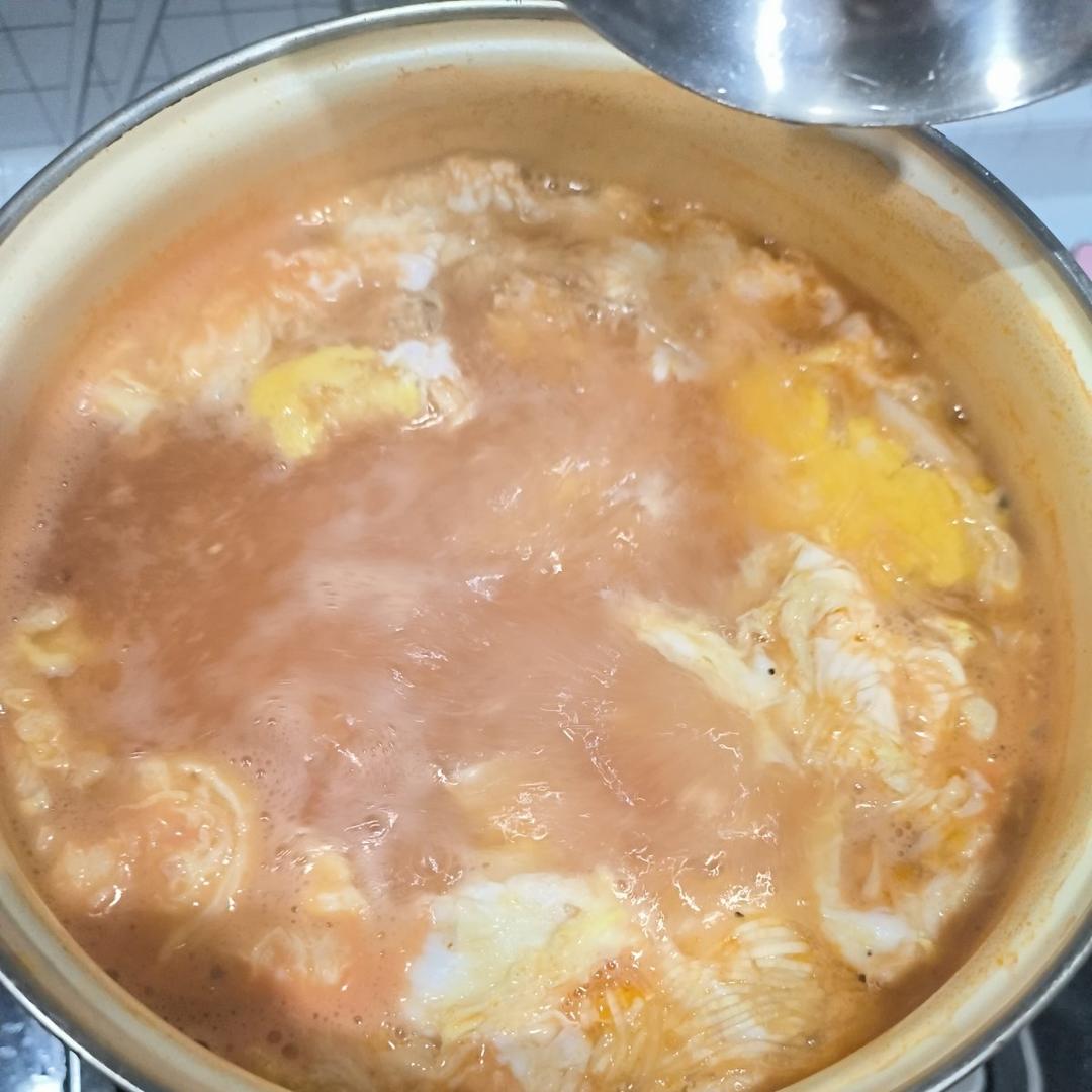 快手汤｜鸡蛋西红柿粉丝汤