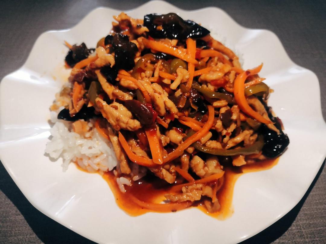 孙的吴做的鱼香肉丝盖饭