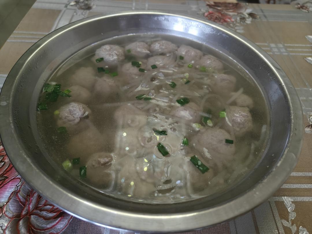 一碗清甜鲜美的萝卜丝肉丸汤