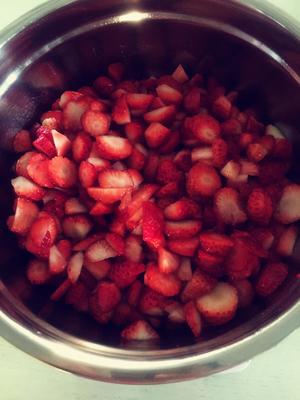 草莓果酱的做法 步骤1