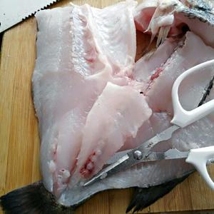 创意蒜蓉烤鲈鱼的做法 步骤4