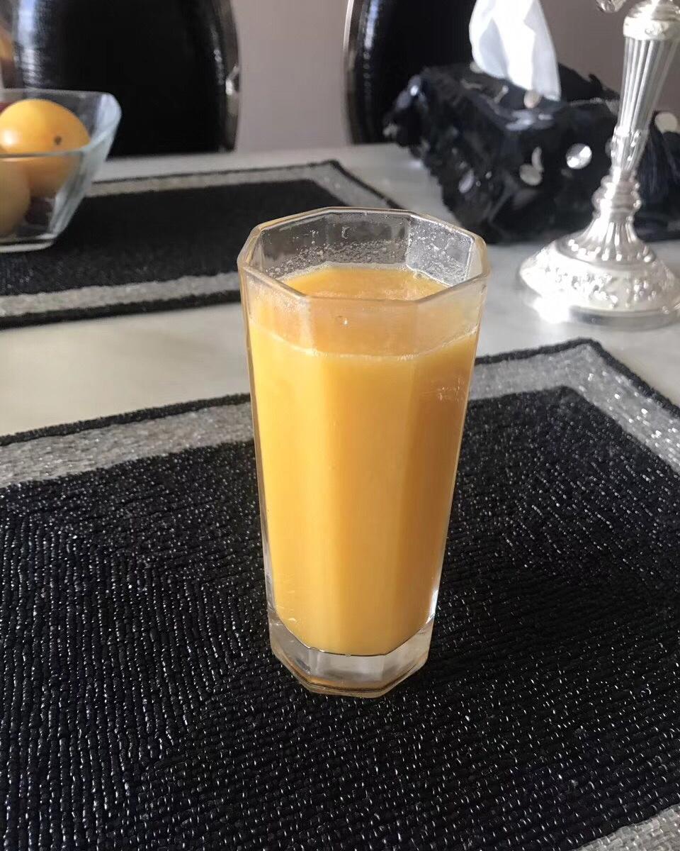 自制hey juice排毒果蔬汁。