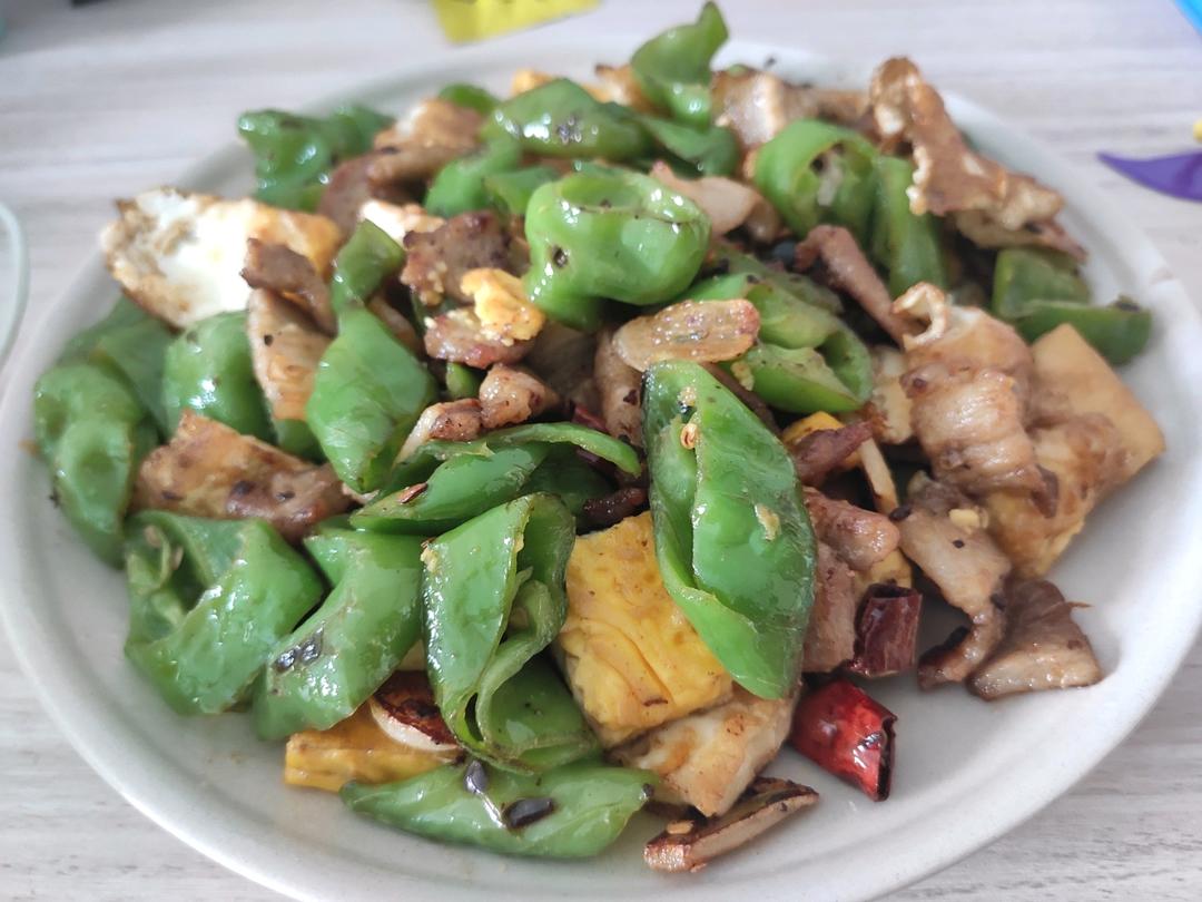 辣椒荷包蛋炒肉（正宗农家一碗香）超级下饭