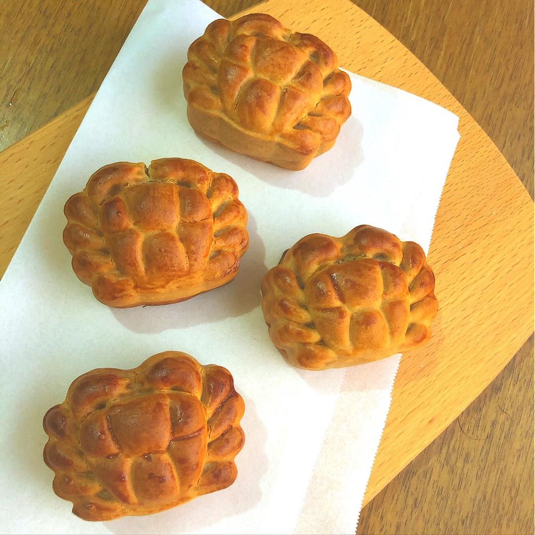 螃蟹月饼，广式蛋黄莲蓉螃蟹月饼，中秋月饼