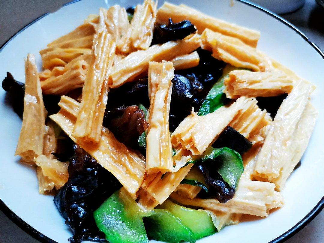 腐竹木耳黄瓜炒