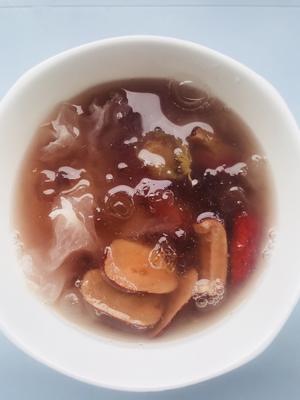 桃胶皂角米雪燕的美容汤的做法 步骤6