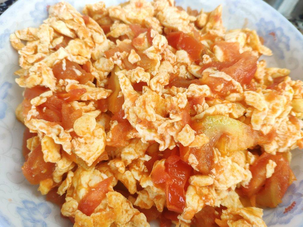 西红柿炒鸡蛋时，多加这一步，鸡蛋香嫩又入味