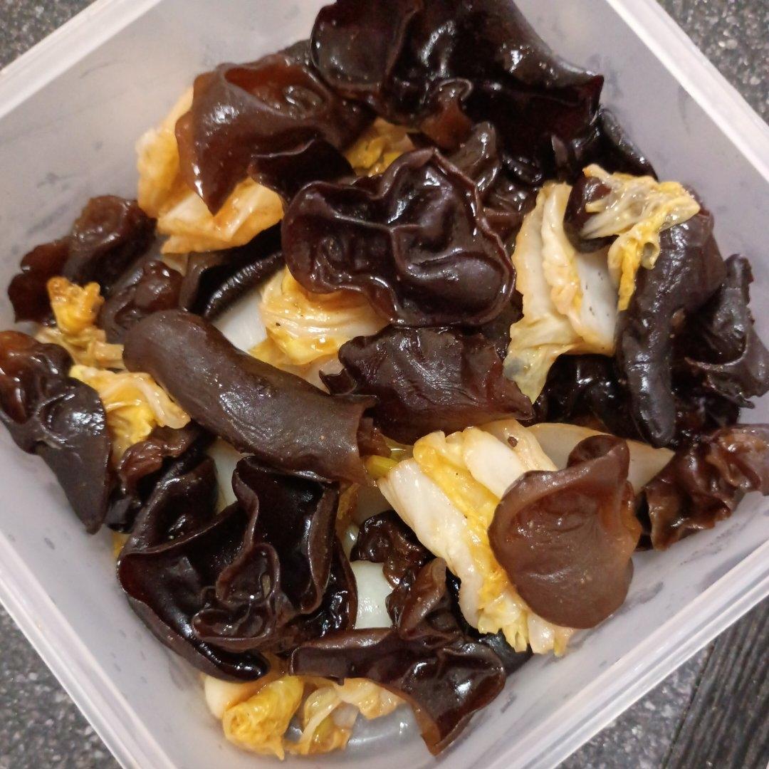 白菜片炒木耳