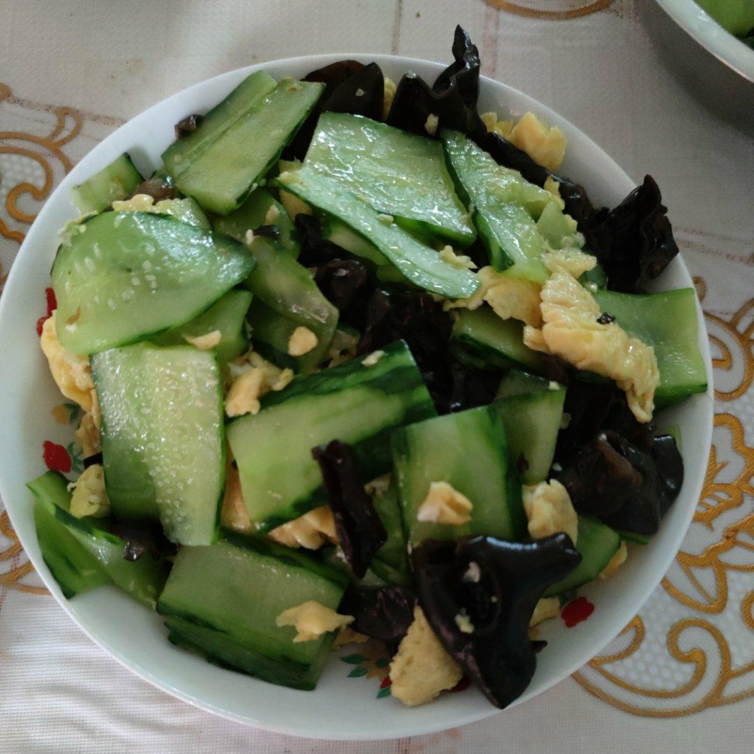 黄瓜木耳炒鸡蛋