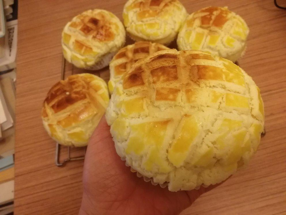 好吃到炸裂的港式菠萝包（附带制作酥皮的小视频）