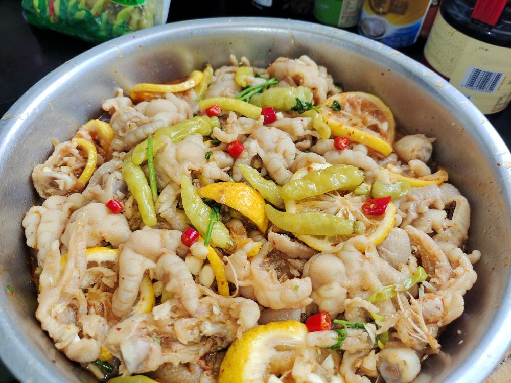 酸辣柠檬🍋泡椒鸡爪      冰镇啤酒🍺的黄金搭档