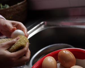 【科学腌蛋】我只想吃咸蛋黄，怎么办？——咸鸡蛋、咸鸭蛋、咸鹅蛋的做法 步骤1