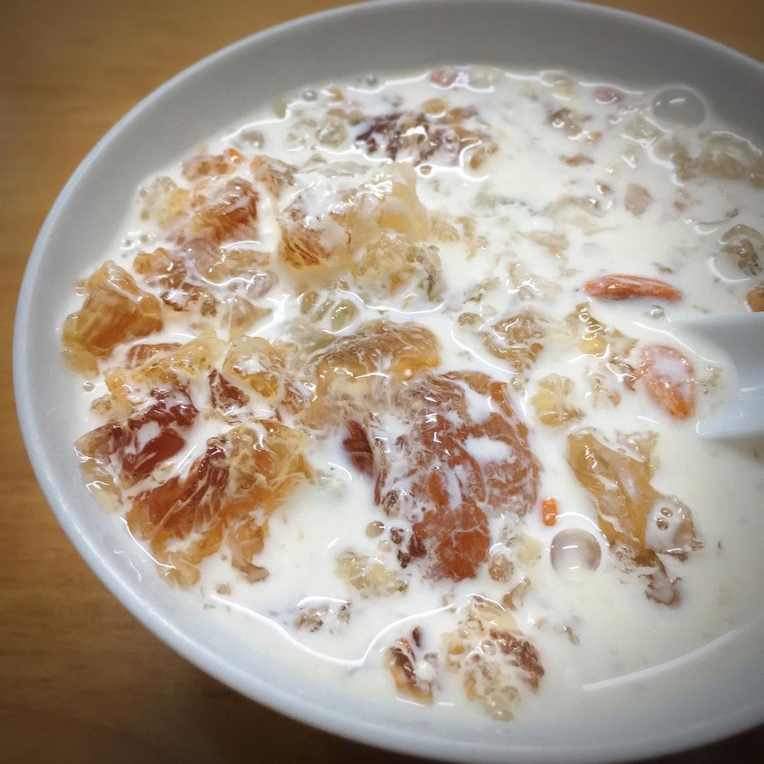 神经美少女suki_张水蚊做的牛奶炖桃胶