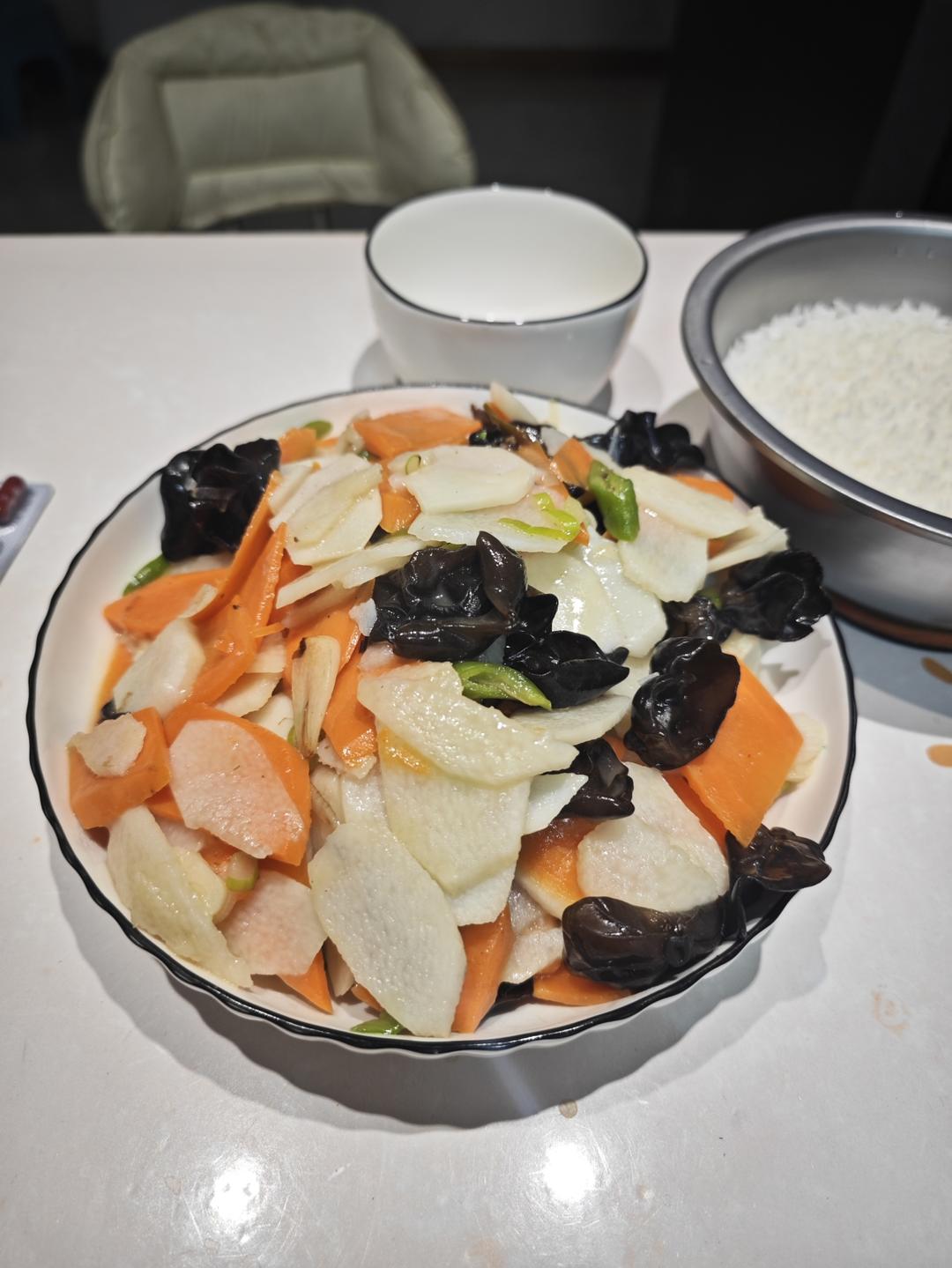 养生食谱之木耳炒山药